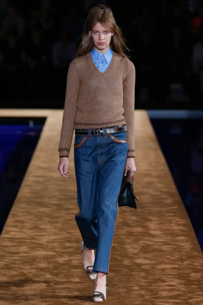 Look 15